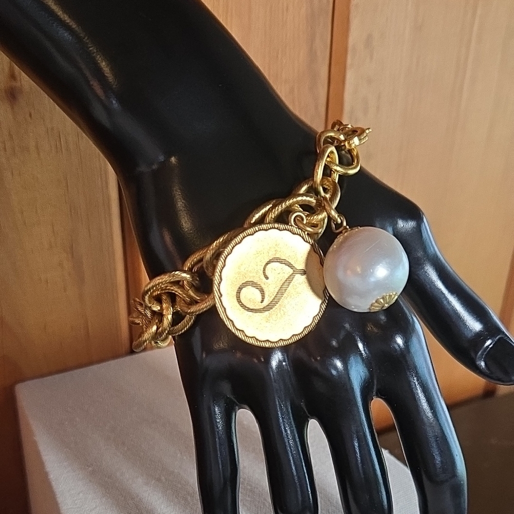 Maximal Art John Wind Design Sorority Gal Cotton Pearl Initial 'J' Bracelet